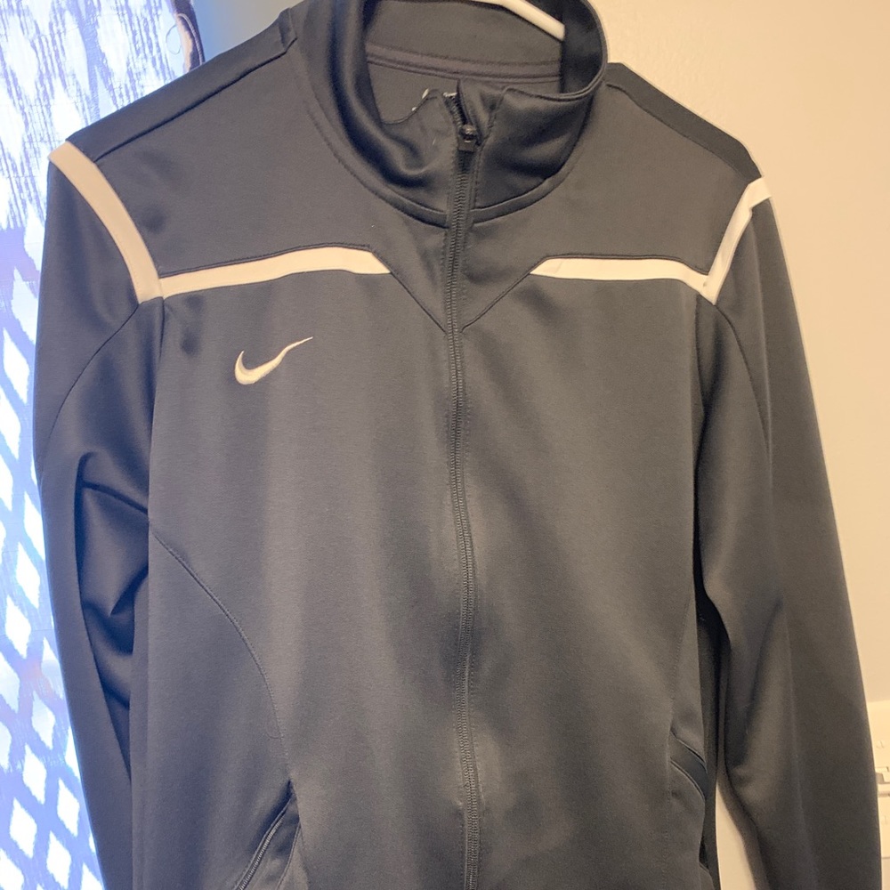 Women’s Nike full zip dri fit top